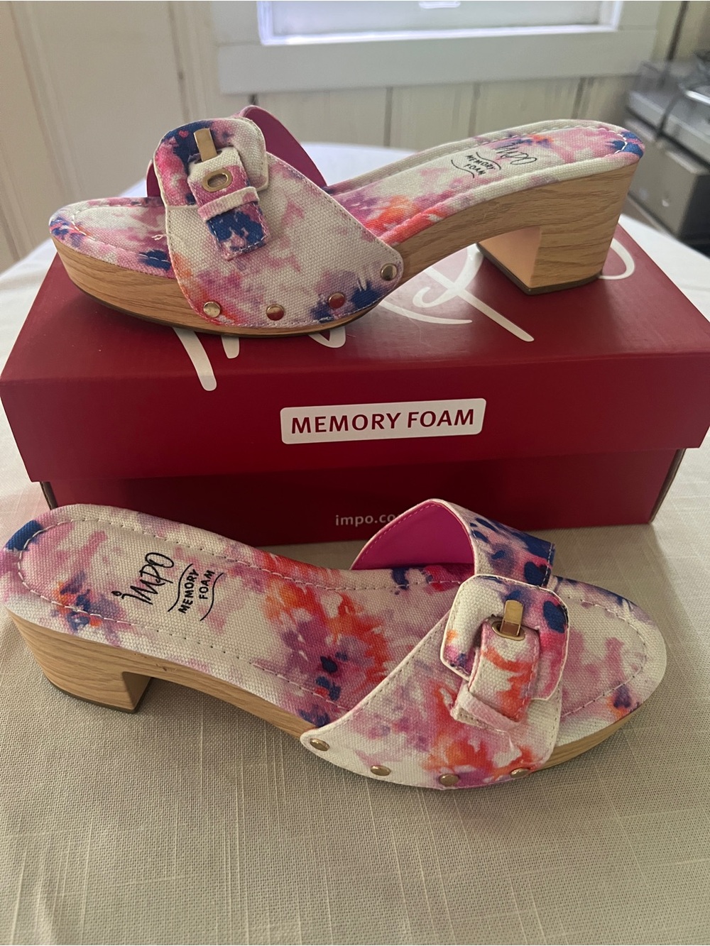 New in Box IMPO Women’s Pink Tie-Dye Memory Foam Slide Sandals size 8